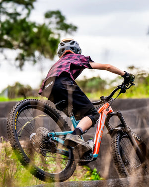 DHARCO YOUTH GRAVITY SHORTS / BLACK