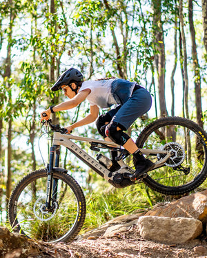 DHARCO WOMENS GRAVITY SHORTS / MAVERICK
